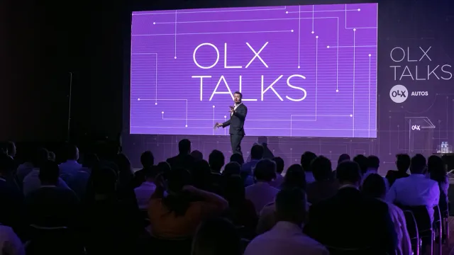 Tiago Lopes como Mestre de Cerimônias de convenção de vendas