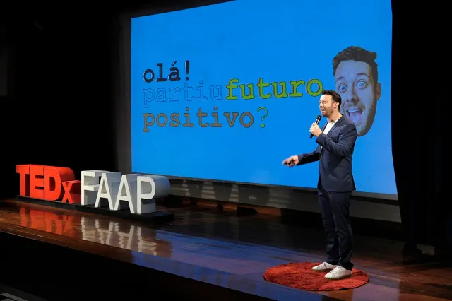 Tiago Lopes em palestra corporativa sobre comunicação