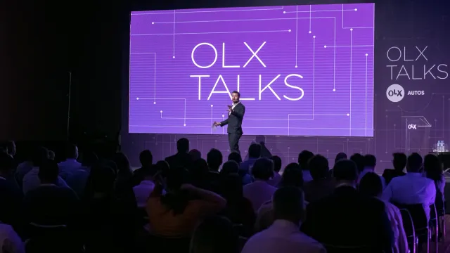 Tiago Lopes em palestra sobre comunicação e vendas