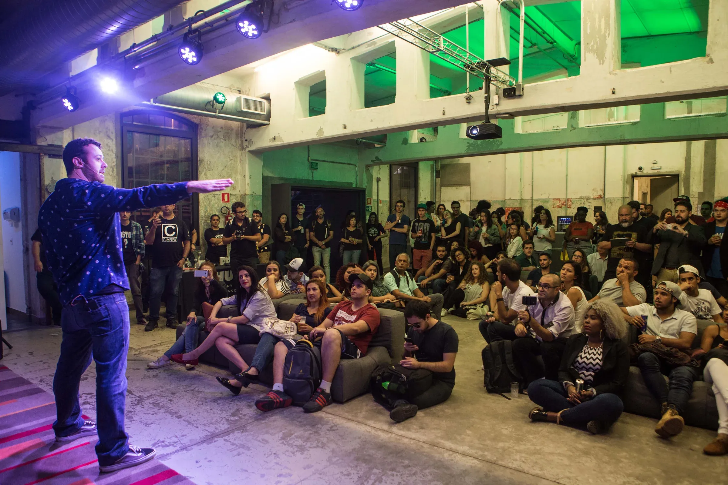 Entretenimento para eventos corporativos apresentado por Tiago Lopes