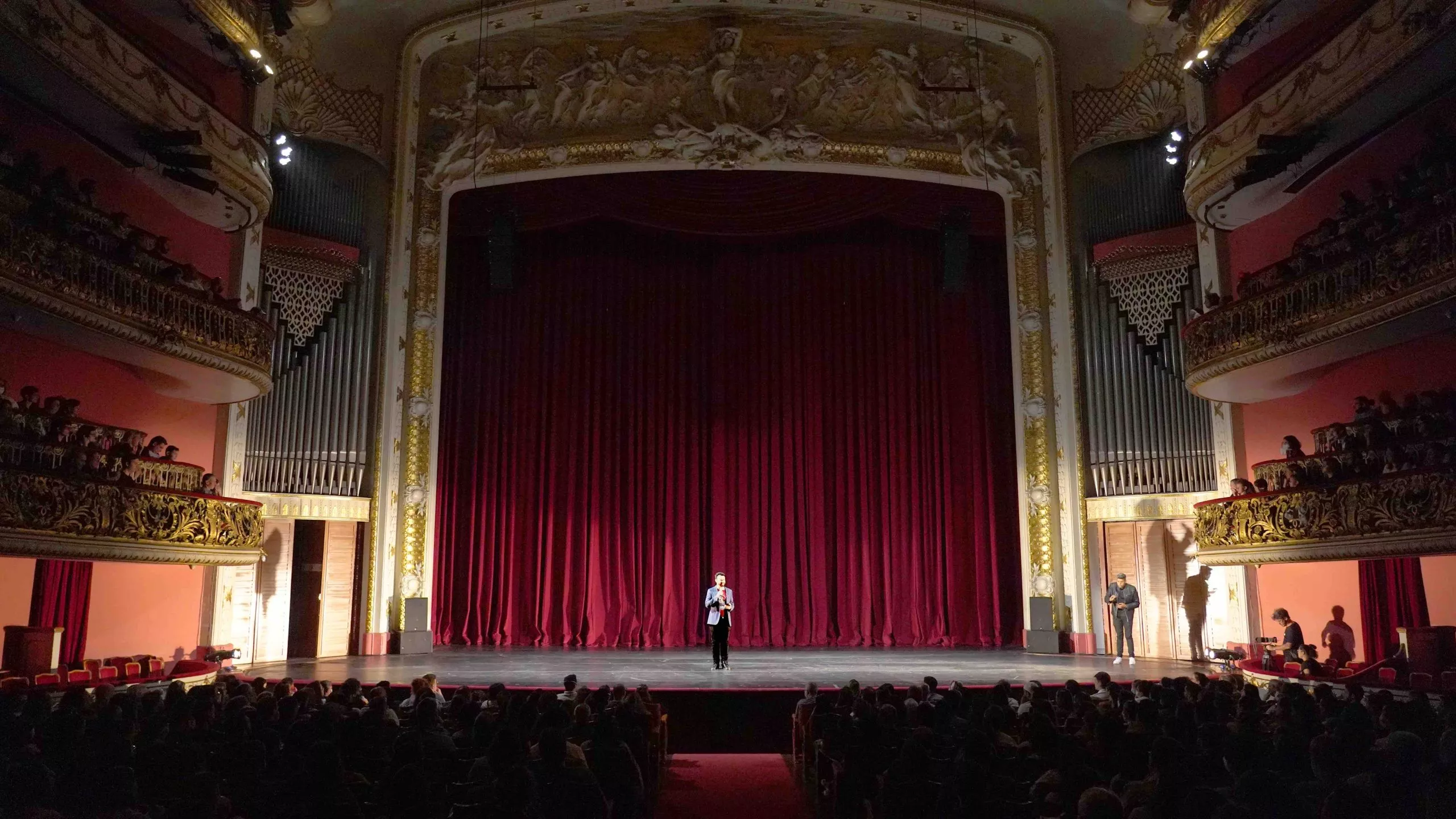 Tiago Lopes - Mestre de Cerimônia no Teatro Municipal - SP